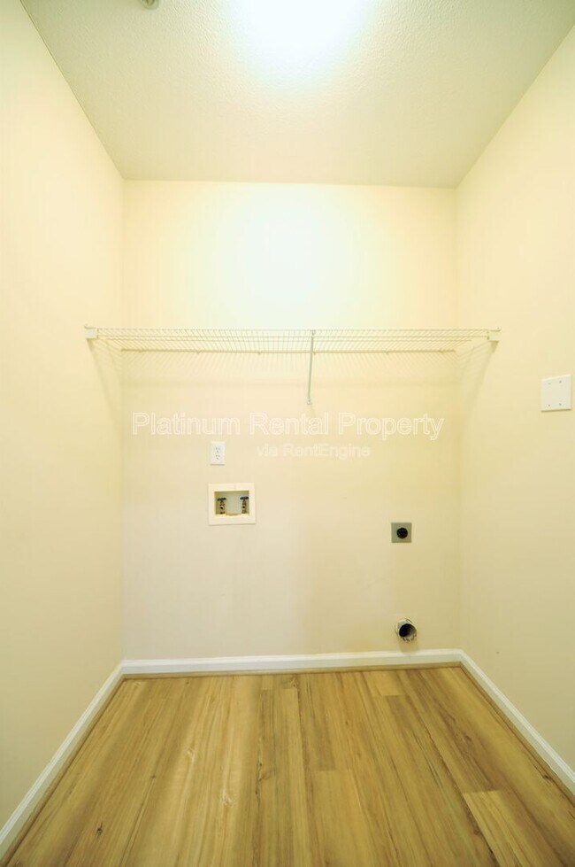 Building Photo - 1032 Whitshire Way