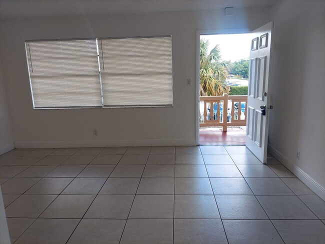 Building Photo - One bedroom for Rent in Pompano Beach