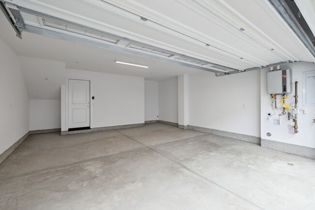 Building Photo - 2406 Haley Pt Dr