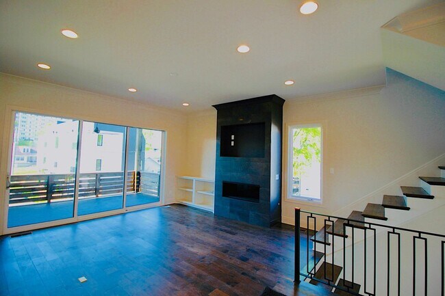 Building Photo - Welcome To Nashville!