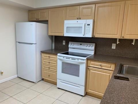 Building Photo - 10121 W Sunrise Blvd