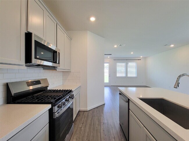 Building Photo - "Charming 4-Bed Retreat on Primrose Myrtle Ln, Cypress - Spacious Living with 2.5 Baths!"