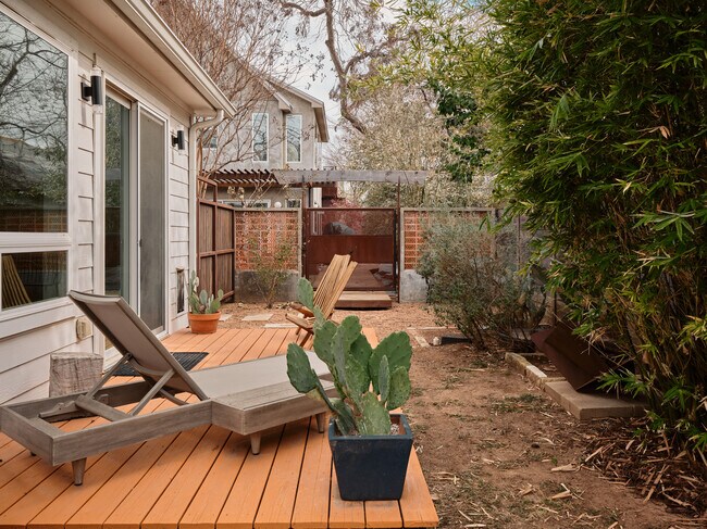 Building Photo - 910 Gullett St