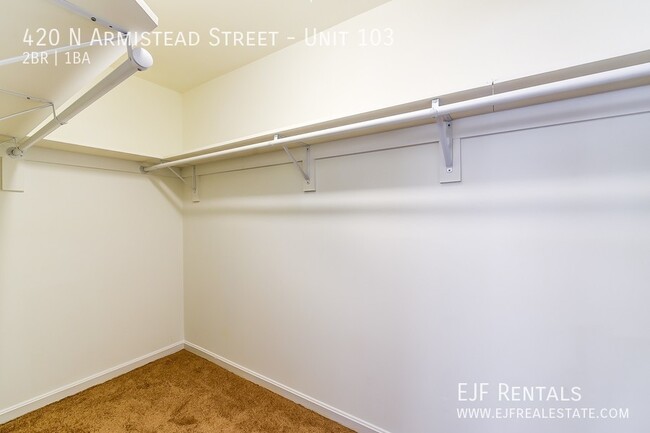 Building Photo - Alexandria Two Bedroom One Bathroom Availa...