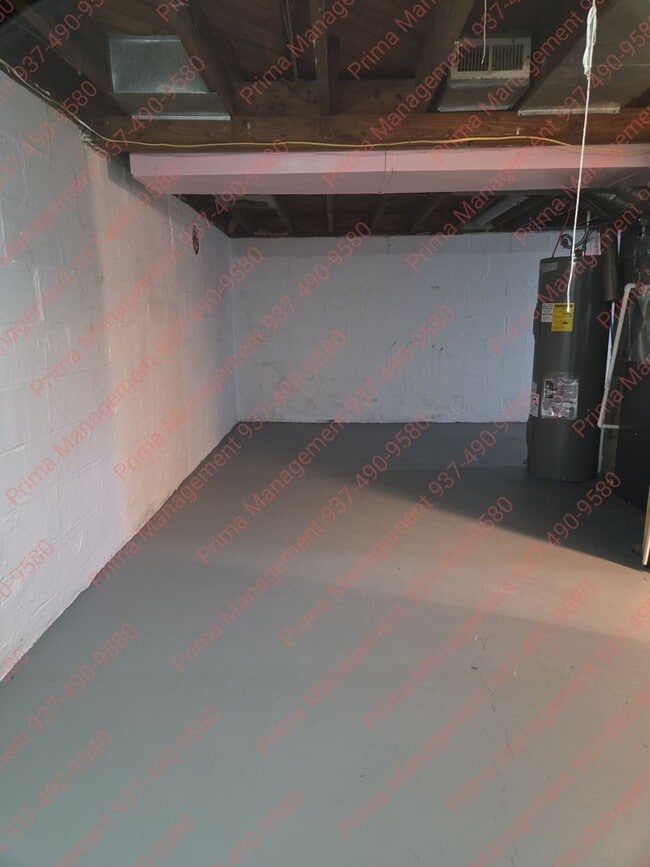 Building Photo - Great 3 bed 2 bath with AC close to everything!