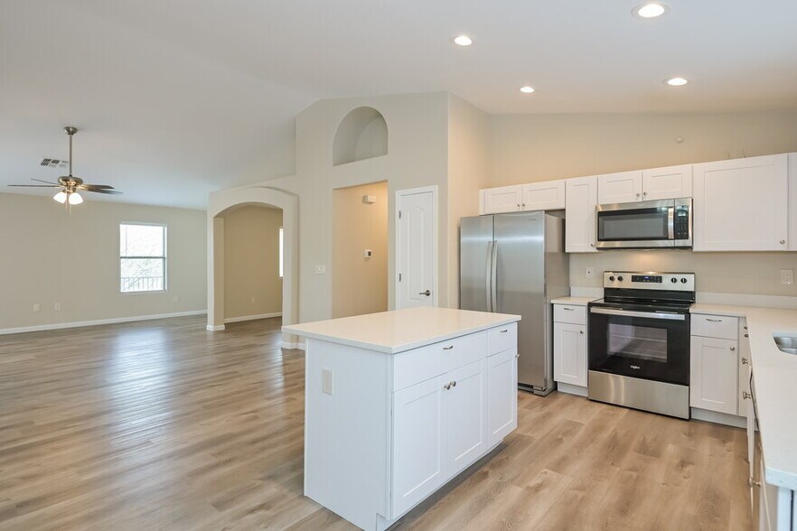 Building Photo - 2399 E Calle Arroyo Lindo