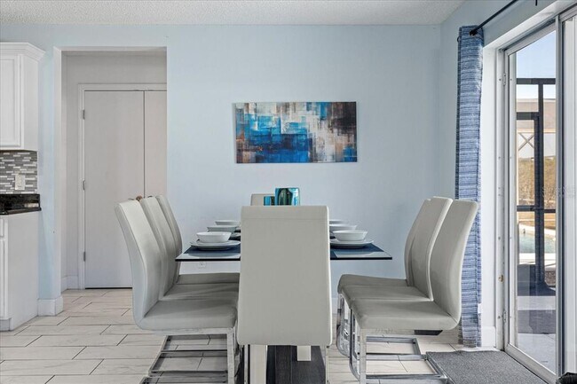 Building Photo - 642 Elderberry Dr