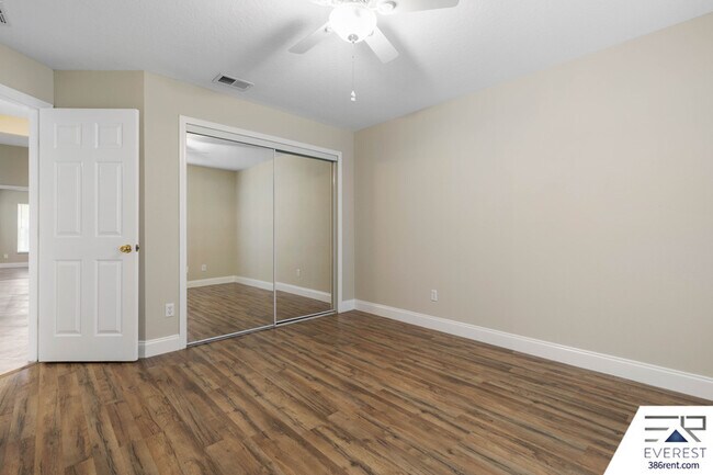 Building Photo - 25 Rainbrook Dr
