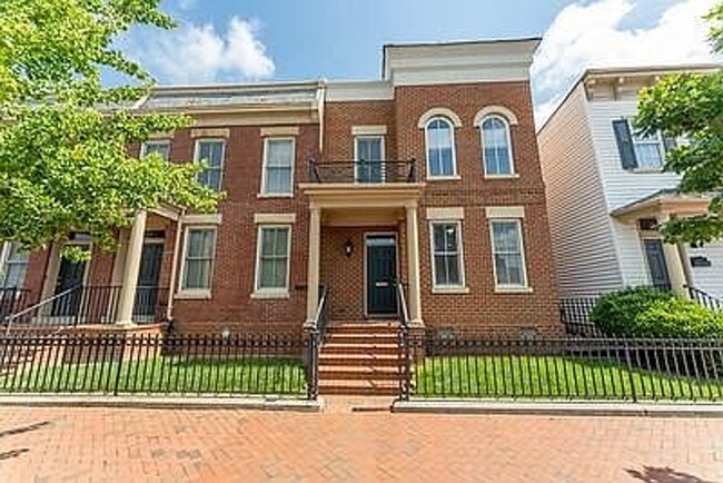 Primary Photo - Spacious 3-Bedroom Apt on Cary St.