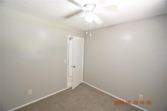 Building Photo - 4432 Tarpon Dr