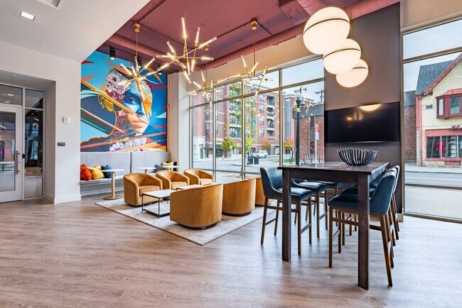 Building Photo - 1454 N High St