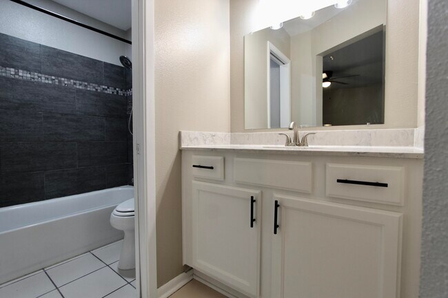 Building Photo - 200 White St