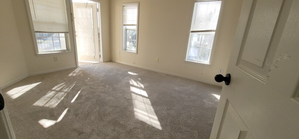 Second bedroom with access to the patio - 3707 Conroy Rd