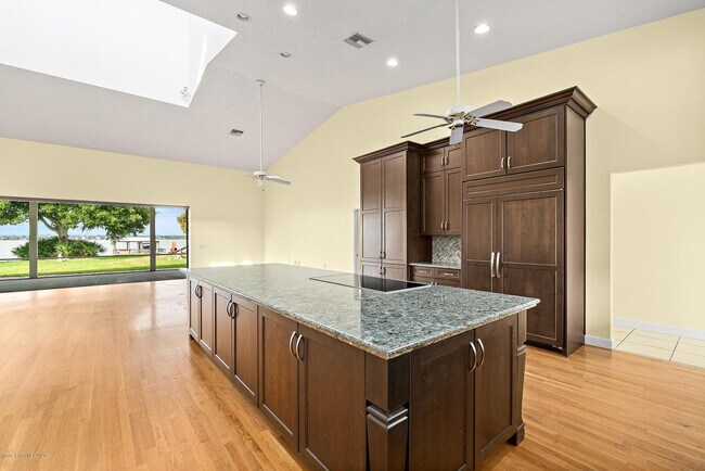 Building Photo - 845 S Tropical Trail