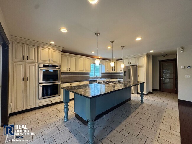 Building Photo - Spacious 4 Bed / 3 Bath Home with Loft, Fenced Yard & Covered Patio in Puyallup!