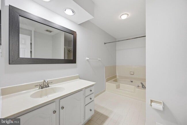 Building Photo - 2009 Gervais Dr