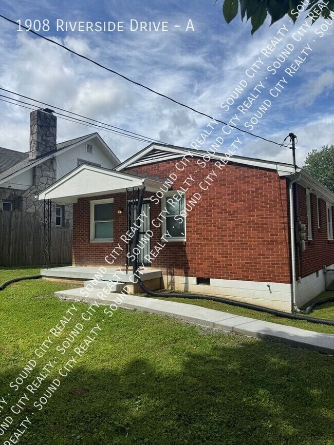 Building Photo - 1908 Riverside Dr