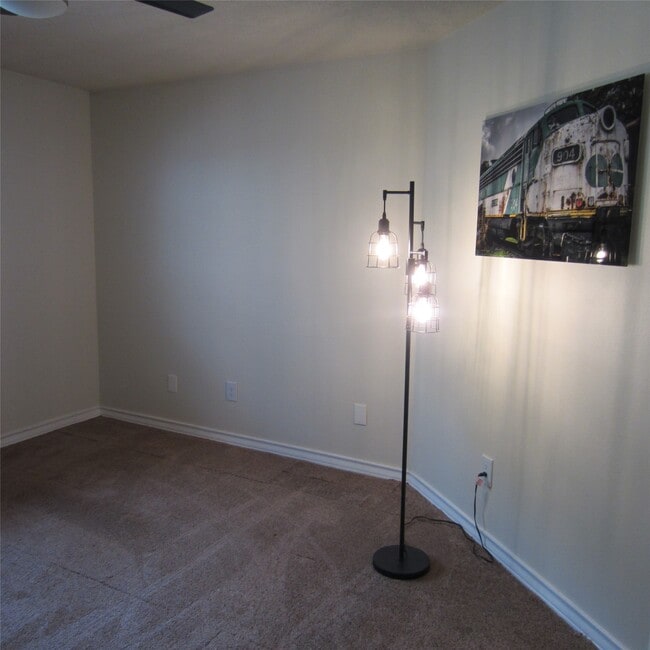 Building Photo - 512 County Rd 2222