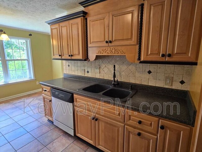 Building Photo - 5006 Fieldcrest Dr