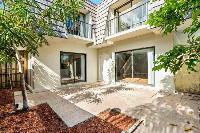 Building Photo - 1781 N Congress Ave