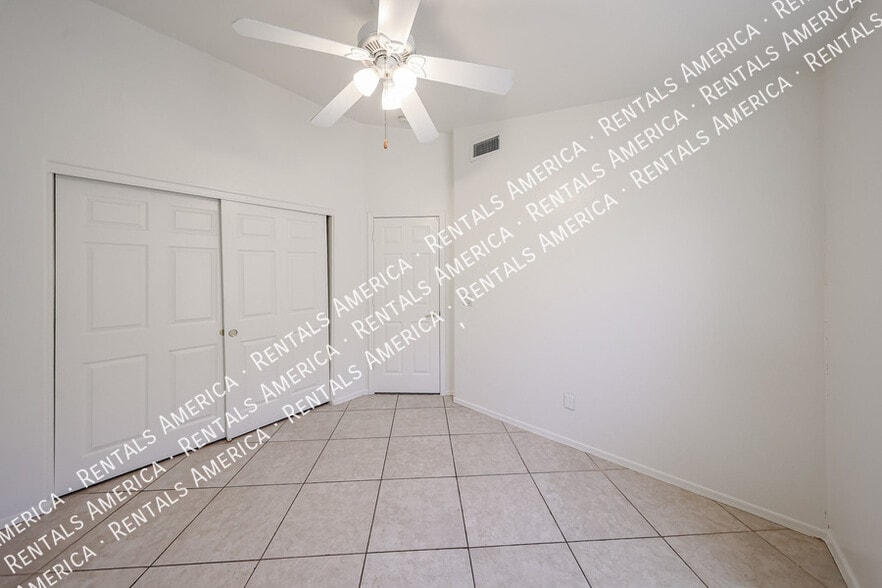 Building Photo - 13182 W Cypress St