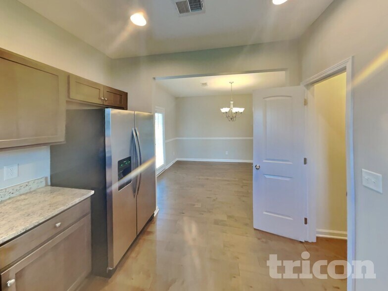 Building Photo - 938 Beverly Ct