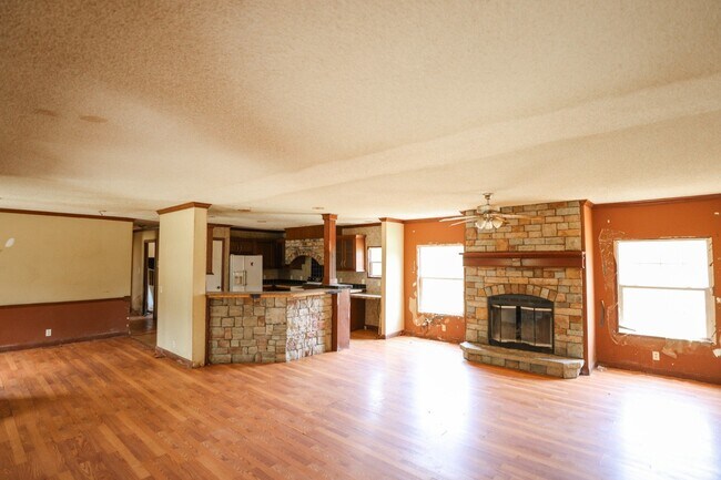 Building Photo - 120 Aker Holt Rd
