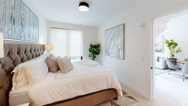 Building Photo - 105 S Doheny Dr