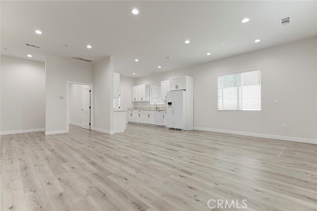 Building Photo - 6829 Bellaire Ave