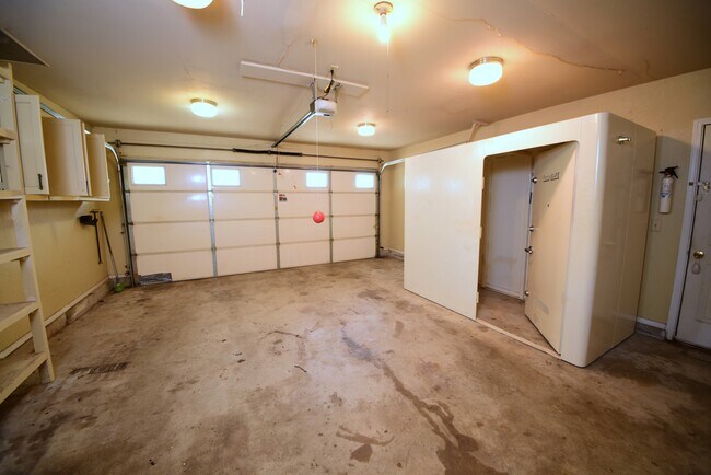 Building Photo - 5716 S Birch Ave