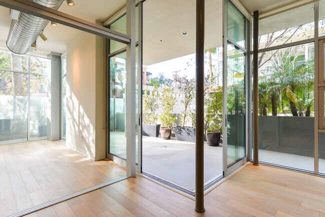 Building Photo - 4080 Glencoe Ave