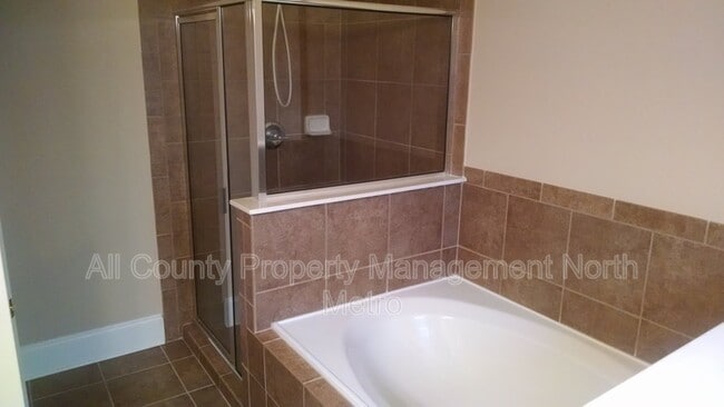 Building Photo - 6465 Chariot St