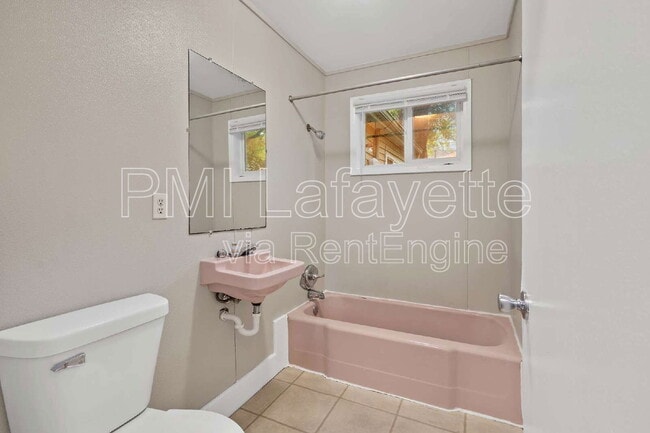 Building Photo - 2229 Roselawn Ave