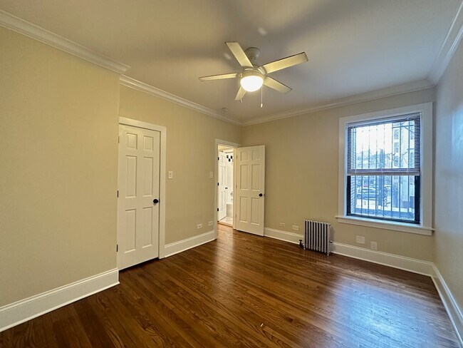 Building Photo - 1364 E 52nd St