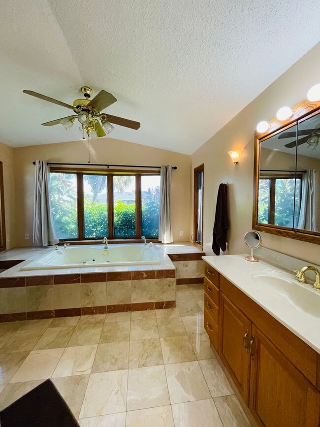 Building Photo - **AVAILABLE FOR SUMMER 2025 -AND- 2025-26 WINTER SEASONAL MONTHS**