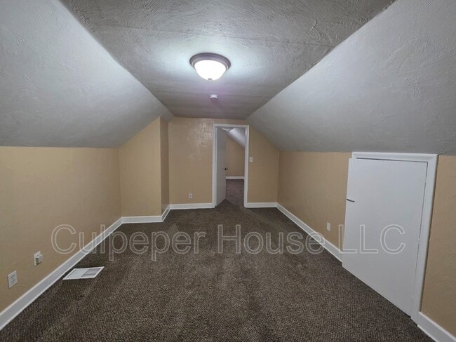 Building Photo - 2564 Berdan Ave