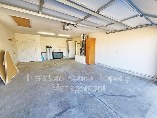 Building Photo - 2341 Yakima Ave