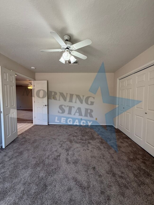 Building Photo - Roadrunner area! LOVELY two bedroom home.
