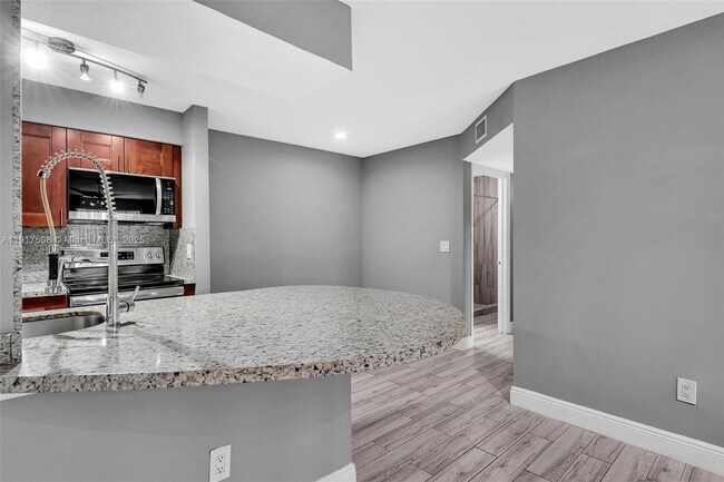 Building Photo - 1263 SW 46th Ave