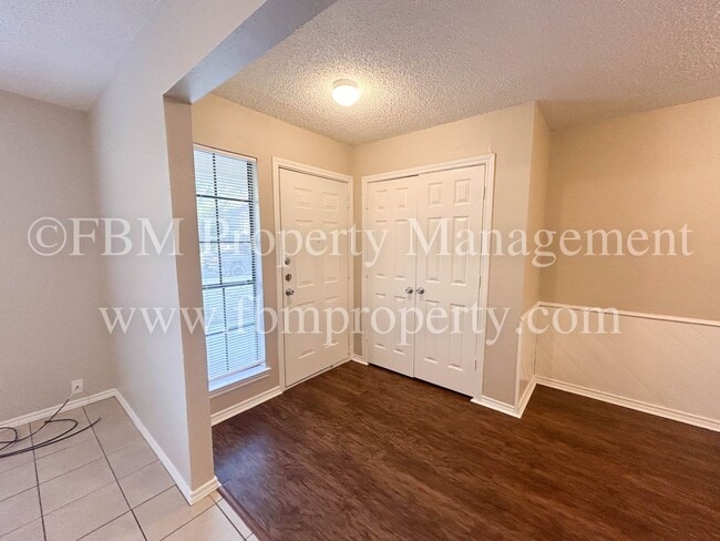 Building Photo - 509 W Denton St