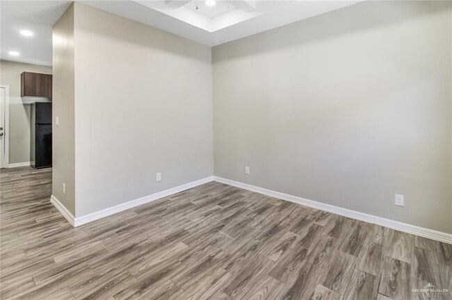 Building Photo - 15 W Mahala Ave