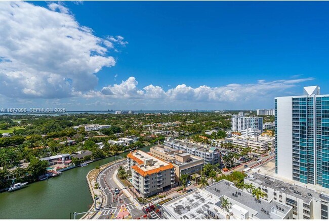 Building Photo - 2555 Collins Ave