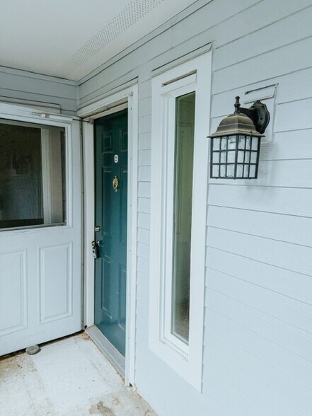 Building Photo - 911 N 163rd St