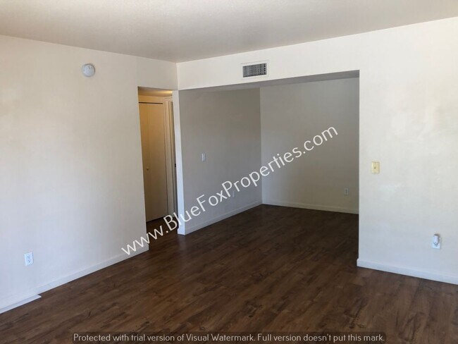 Building Photo - 3357 N Country Club Rd