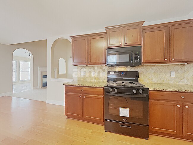 Building Photo - 2116 Benchmark Dr SW