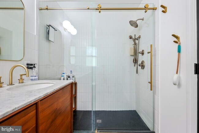 Building Photo - 11705 Admirals Ct