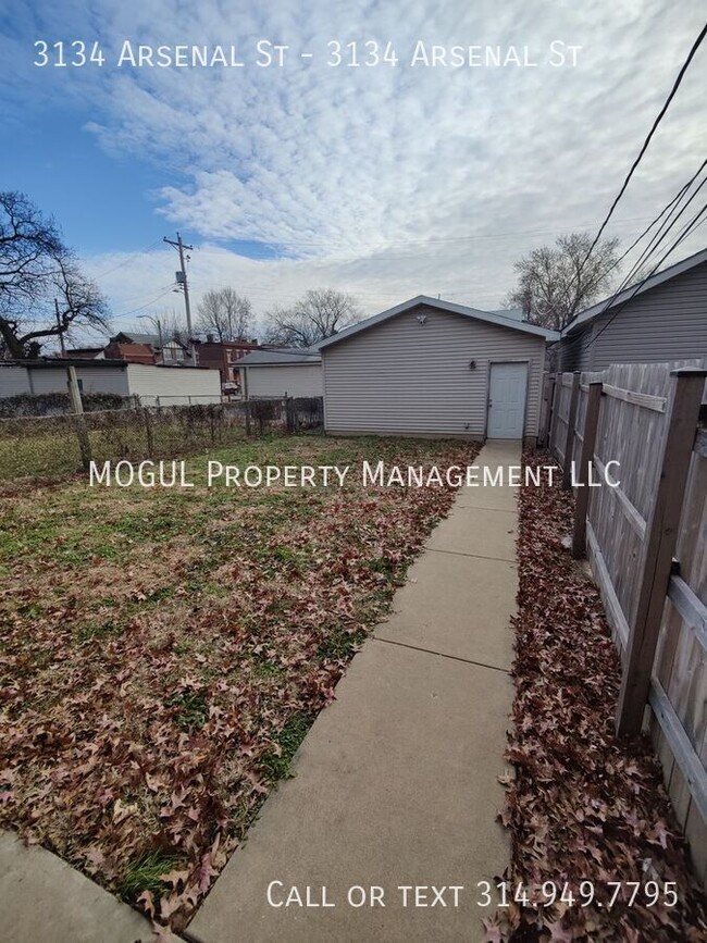 Building Photo - Big Bright Open Floorplan - 2 Car Garage A...