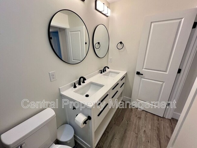 Building Photo - 32 Beverly Hills Dr