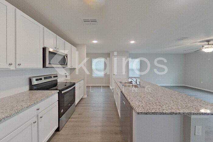 Building Photo - 8670 SW 43rd Ter