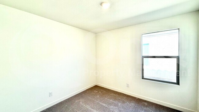 Building Photo - 1642 W Pima Ave